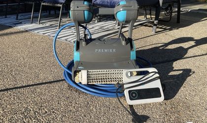 Dolphin Premier Pool Cleaner Robot