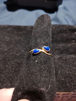 Used 14k solid gold ring with lapis lazuli..1.2g  for collectors...