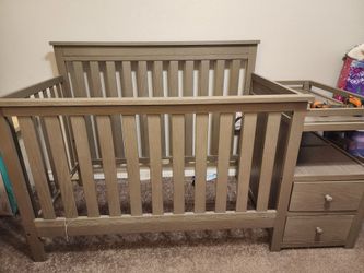 Delta 4 in 1 Convertible crib