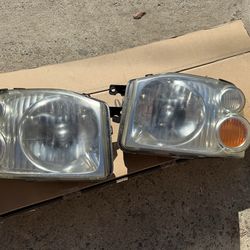 2001-2004 Nissan Frontier Headlight Assembly OEM