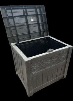 Suncast 22 Gallon Small Deck Box – Outdoor Storage – $30 OBO