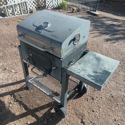 Barbecue Grill Used  But In Good Condition Clean 