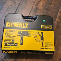 DEWALT
8.5 Amp 1-1/8 in. Corded SDS-PLUS D-Handle Concrete/Masonry Rotary Hammer Drill Kit