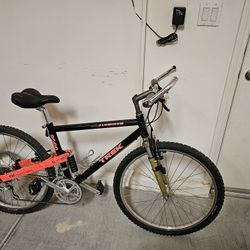 Trek 9000 Aluminum Mtn Bike