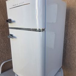 Magic Chef Mini Refrigerator 