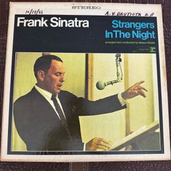 Frank Sinatra – Strangers In The Night Vinyl LP