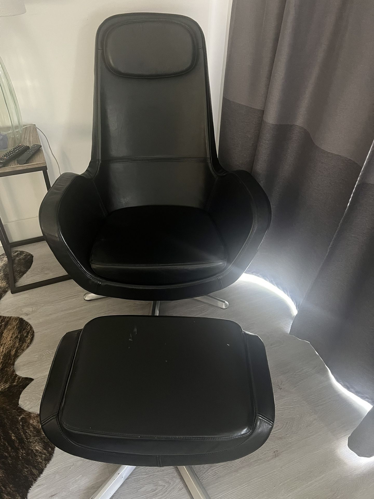 Lounge Chair & Ottoman 