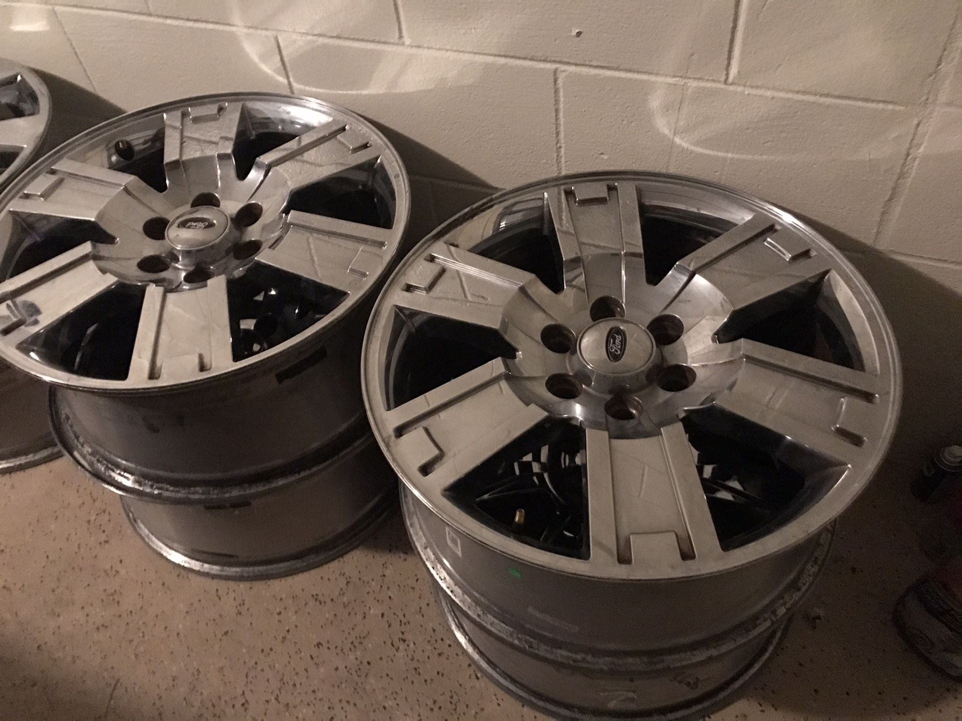 20 INCH FORD EXPEDITION CHROME RIMS