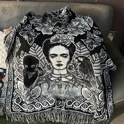 Hooded Frida Kahlo poncho in great condition!