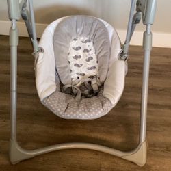 Graco Slim Spaces Baby Swing