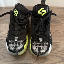 Air Jordan Boys Size 4