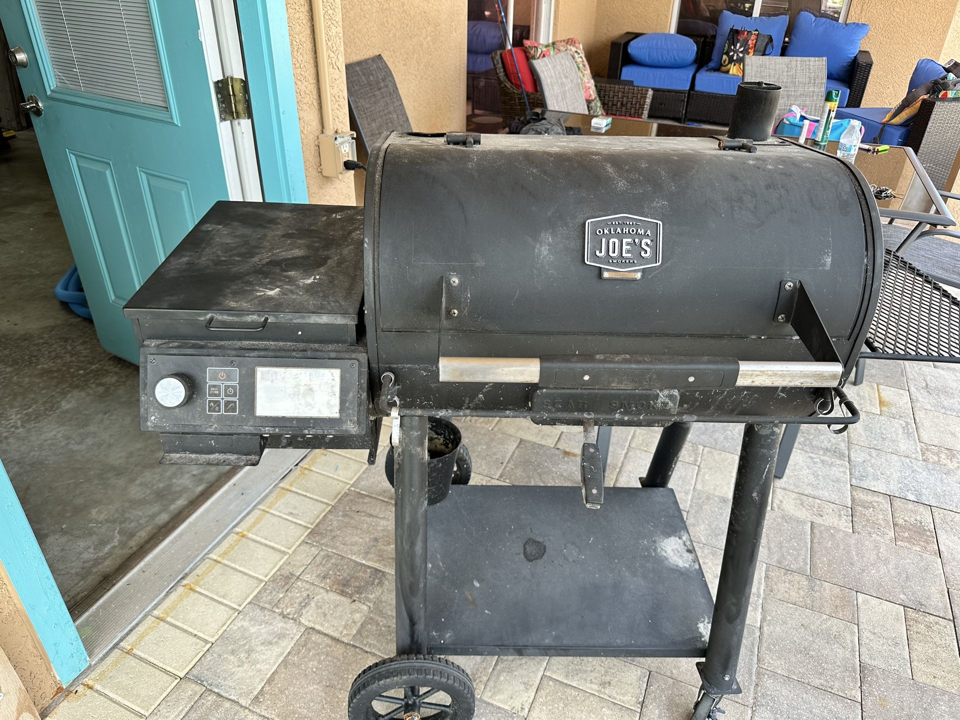 Oklahoma Joe's Digital Smoker