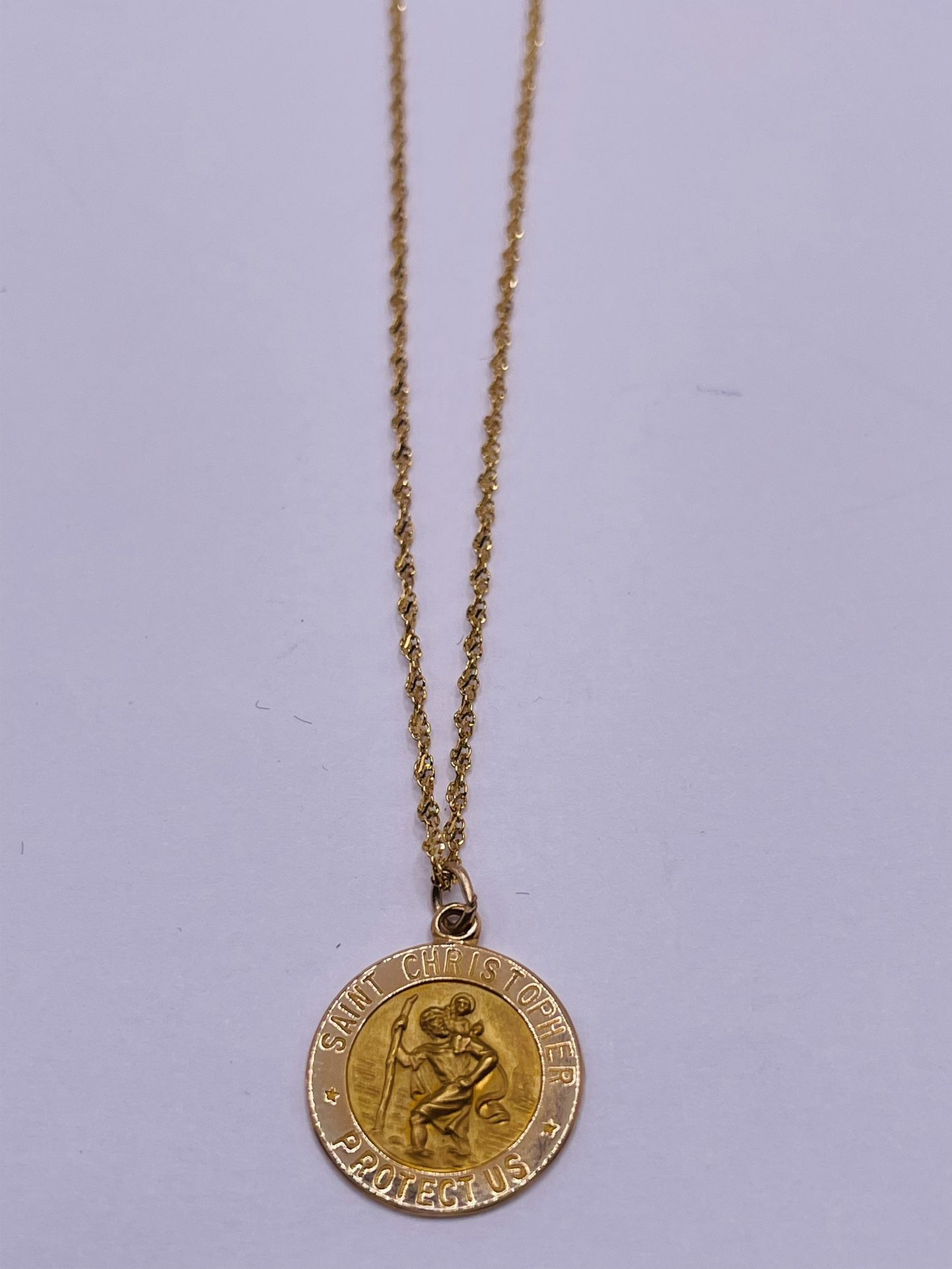 Gold Necklace With Pendant 