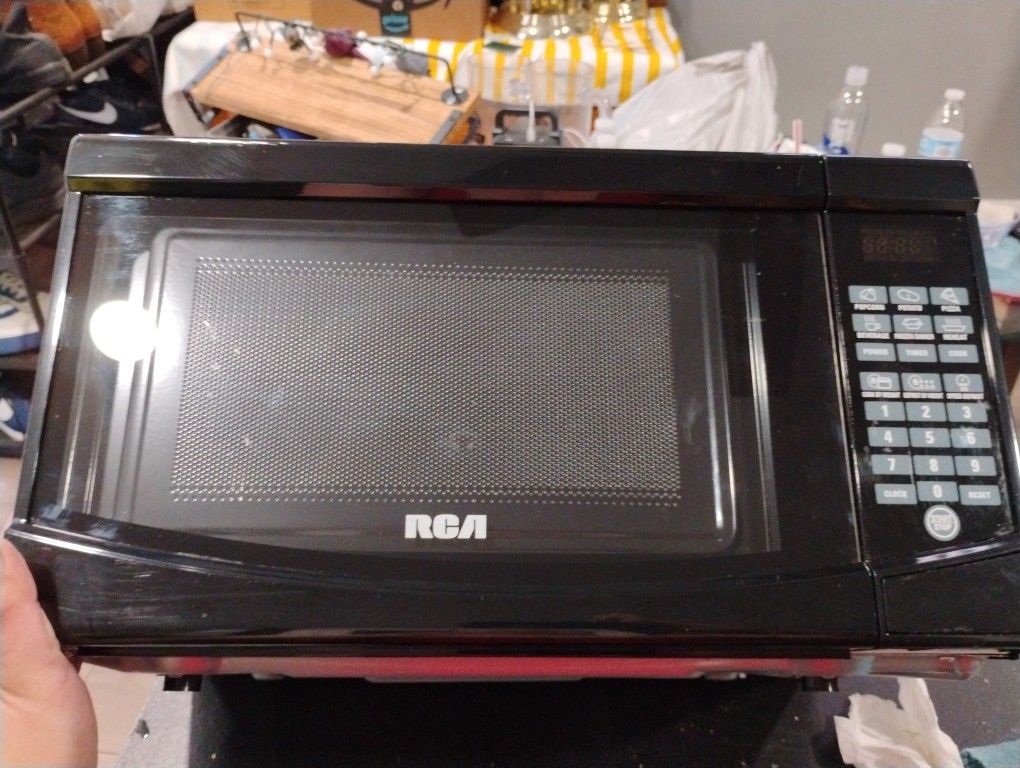RCA 1100 Watt Microwave