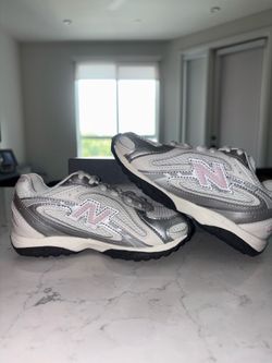 Brand New - New Balance Girls Shoes Size 10.5 Wide White Pink