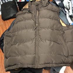 Vest hooded men’s St John Bay brown new never used