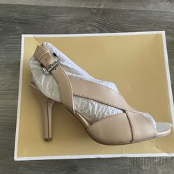 Michael Kors Becky Size 7m (Never Worn)