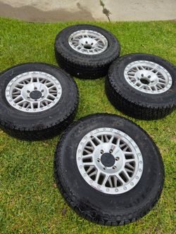 Raceline 17x 8.5 6 lug rims 265/70/17
