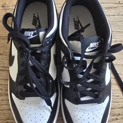 Nike Black And White Size 5.5 Youth 