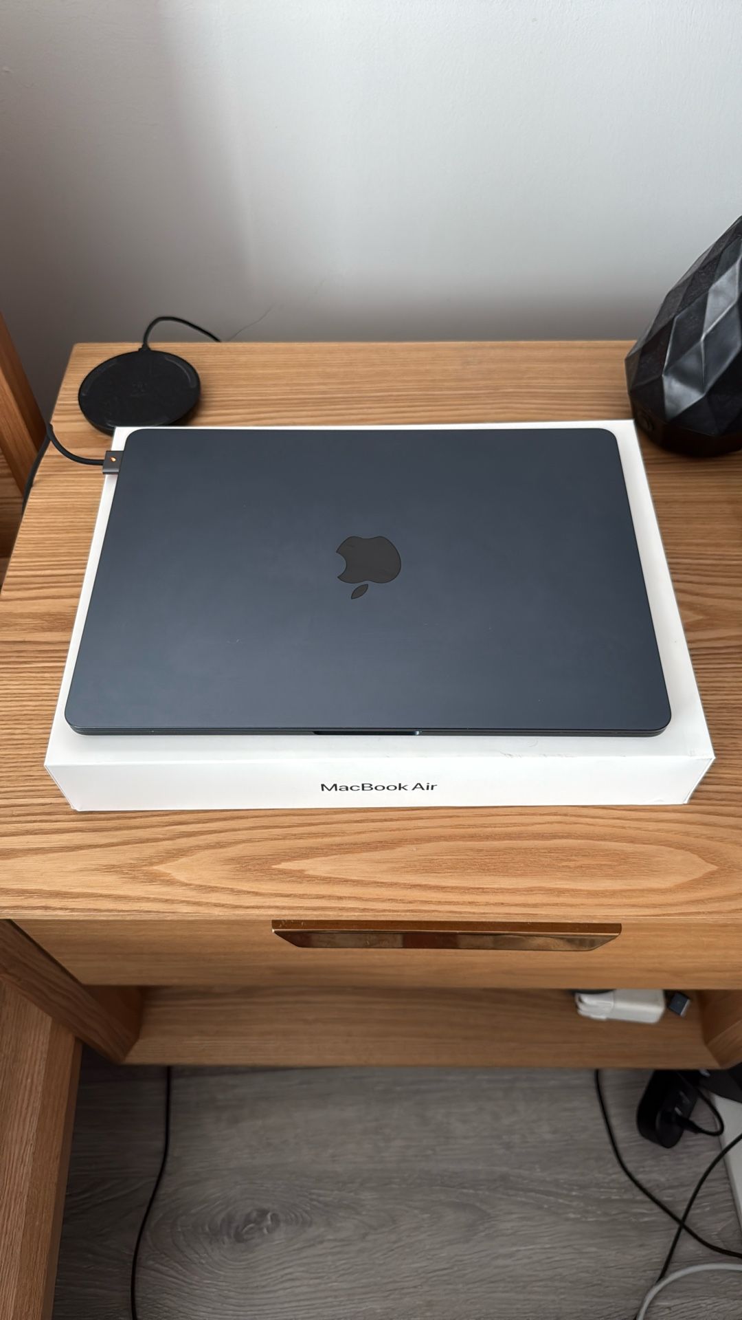 MacBook Air 13 Inch M3 Chip 8 Core CPU/16gb ram/512 Gb