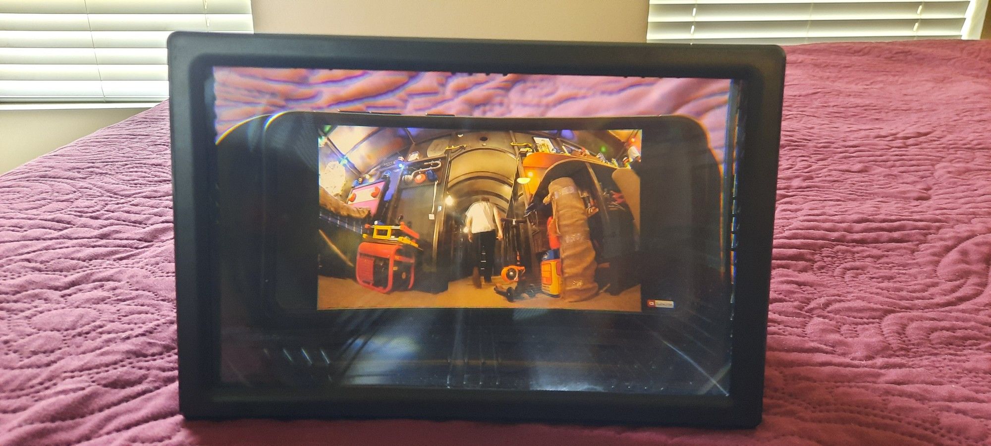 Magnifying Screen