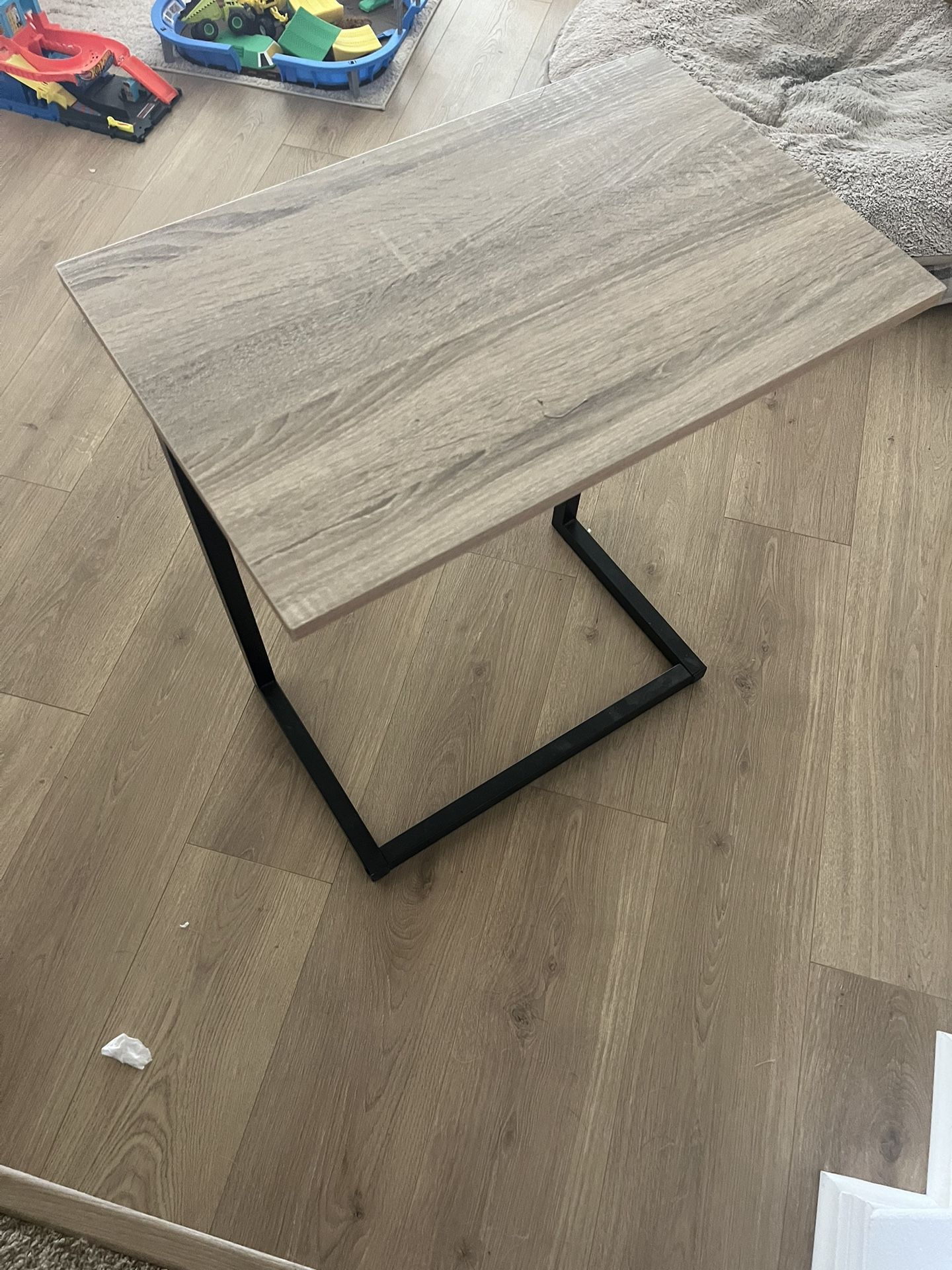 2 End Tables 