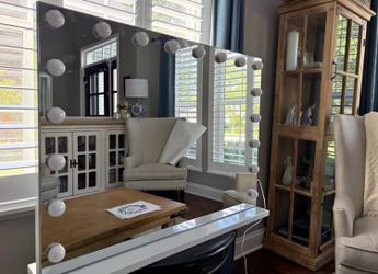 Vanity mirror lights up