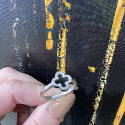 14k BLACK FLOWER RING 