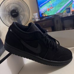 Jordan 1 Low “Triple Black” 2019