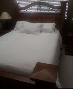 Queen bedroom set Pine Wood