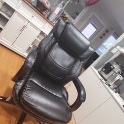 Gaming/office  Heavy-duty Chair.  Max 300/lbs