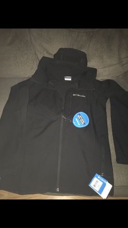 Men’s weather/wind/stain resistant soft shell jacket size small(new)