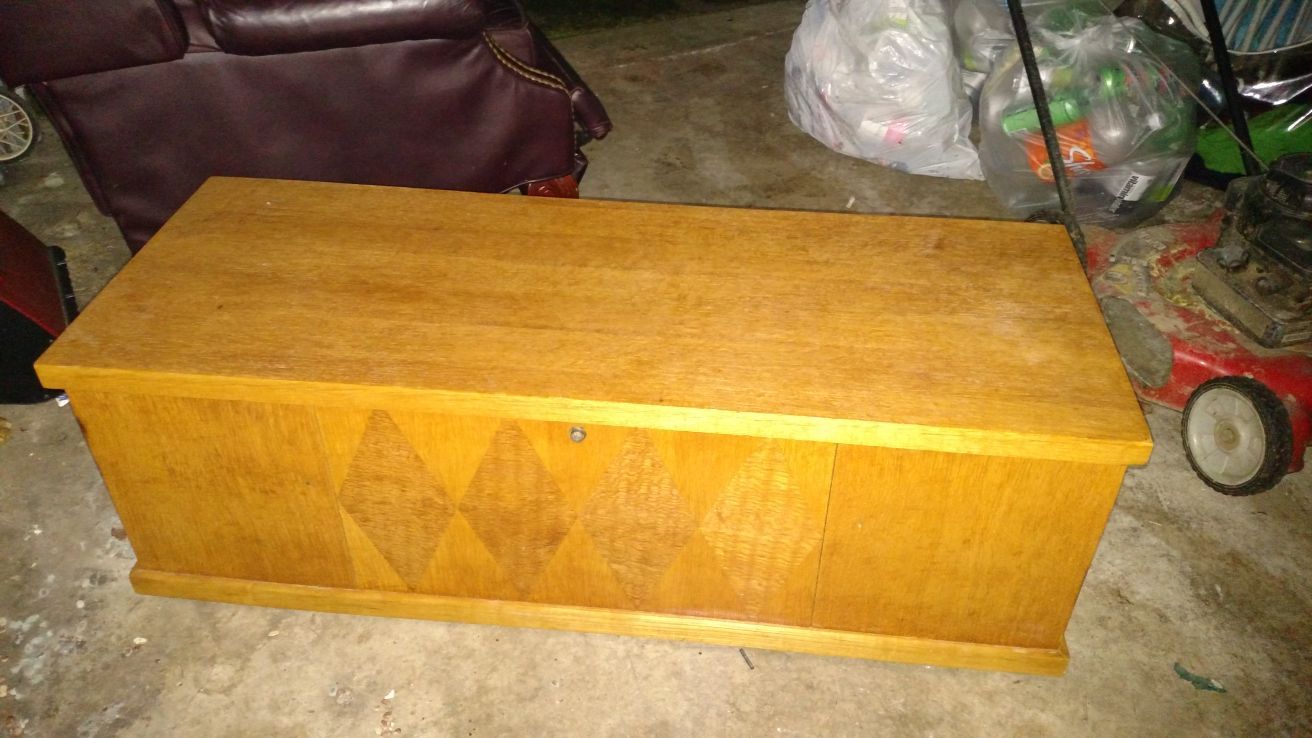 *Vintage Art Deco Lane (Virginia Maid) Cedar Chest (1960) - Great Condition!!!*