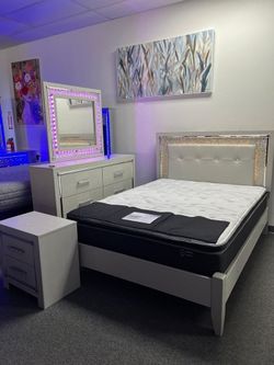 Alligator Embossed Design Queen Bedroom Set in Silver w/LED Lights on SALE