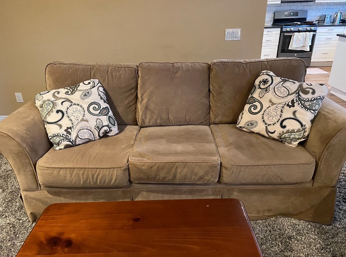 Brown 3-Seater Sofa Couch – Comfy & Clean, Includes Pillows!
