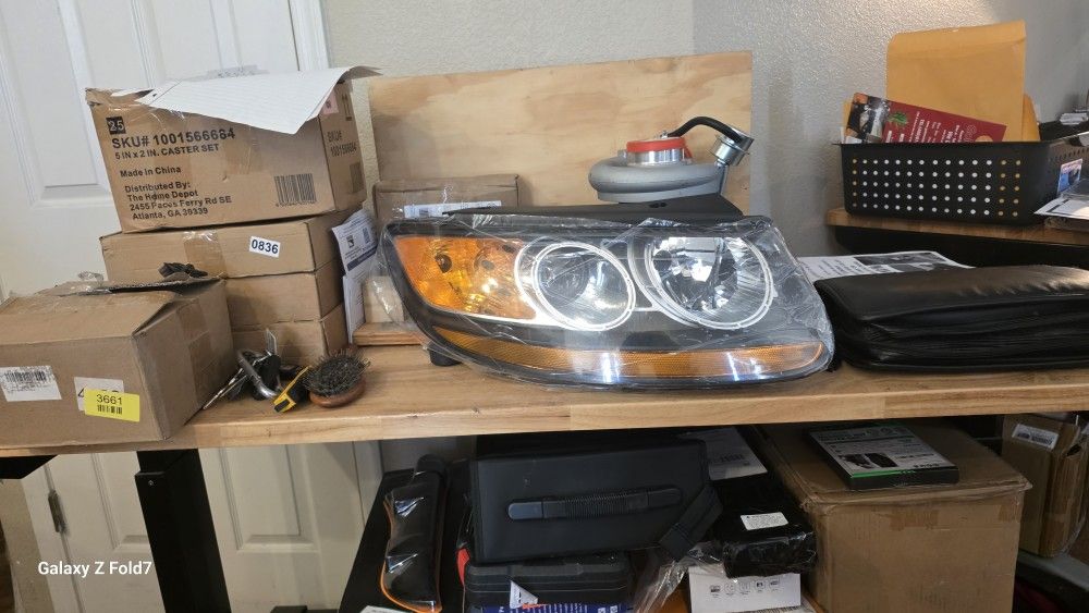One Pair Hyundai Santa Fe Headlight Assemblies 2007-2012 Blk Housing