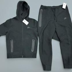 NIKE TECH SET ...FULL SET ONLY$60