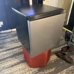 Mini fridge (Hisense)