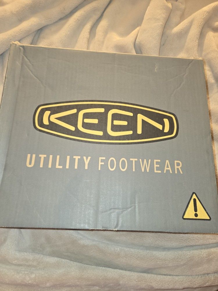 NEW PAIR OF KEEN 13EE WORK BOOTS 