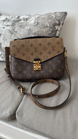 Louis Vuitton Pochette Métis Crossbody Bag