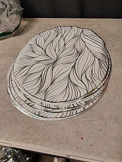 Brand New fanquare Round PVC Placemats 15 Inch Pressed Vinyl Placemat White Silver Leaf Design Mats for Wedding Wipeable Plates Chargers Modern Holida