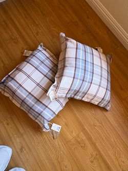 2 plaid pillows