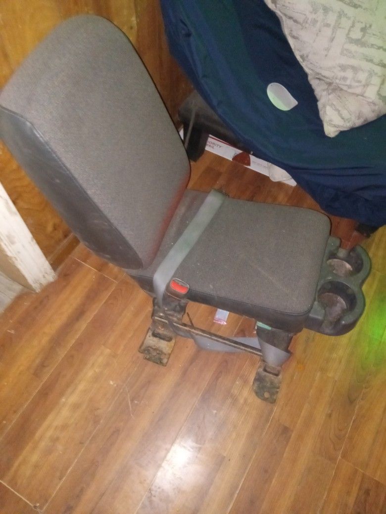 99-06 chevy/ GMC front middle seat