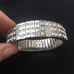 Silver color elastic bracelet with rhinestones