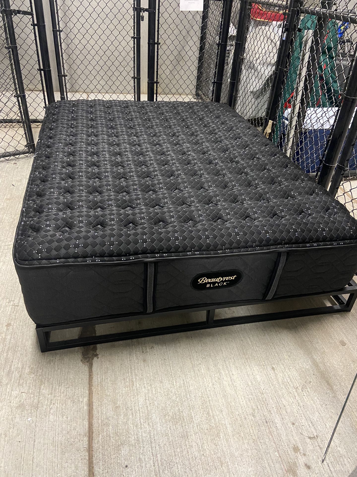Beautyrest Black Queen Size + Platform Bed (PICK UP TODAY)