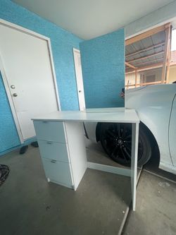 Vanity table