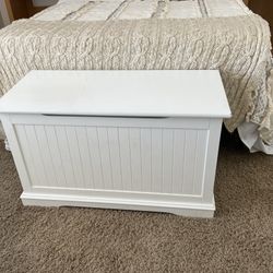 White Wood storage Chest 38” x 23” x 17” Good used condition.