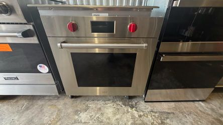 🔥 WOLF 30” M SERIES PROFESSIONAL BUILT-IN SINGLE OVEN 🔥  Upgrade your kitchen with the premium Wolf M Series Professional Built-In Single Oven, desi