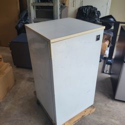 General Electric TAX4SNSB 4.3 Cu. Ft. Mini Refrigerator, used and works great! 34"in x 20"in x 19"in