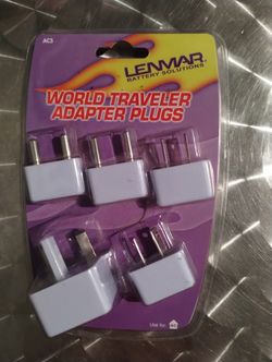 World Traveler Adapter. Plugs - NEW